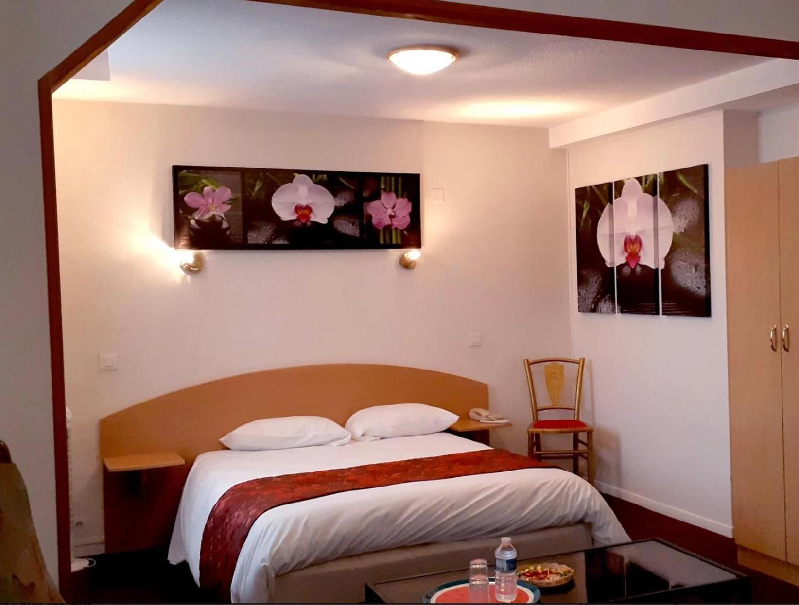 Logis Hotel Le Val De Vence Launois-sur-Vence Exterior foto
